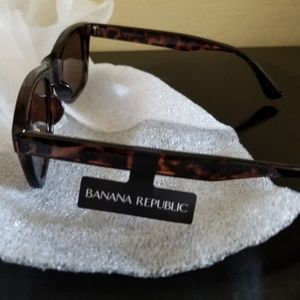 Banana Republic Accessories - Banana Republic Wayfarer Sunglasses Banana Republic Accessories - Banana Republic Wayfarer Sunglasses